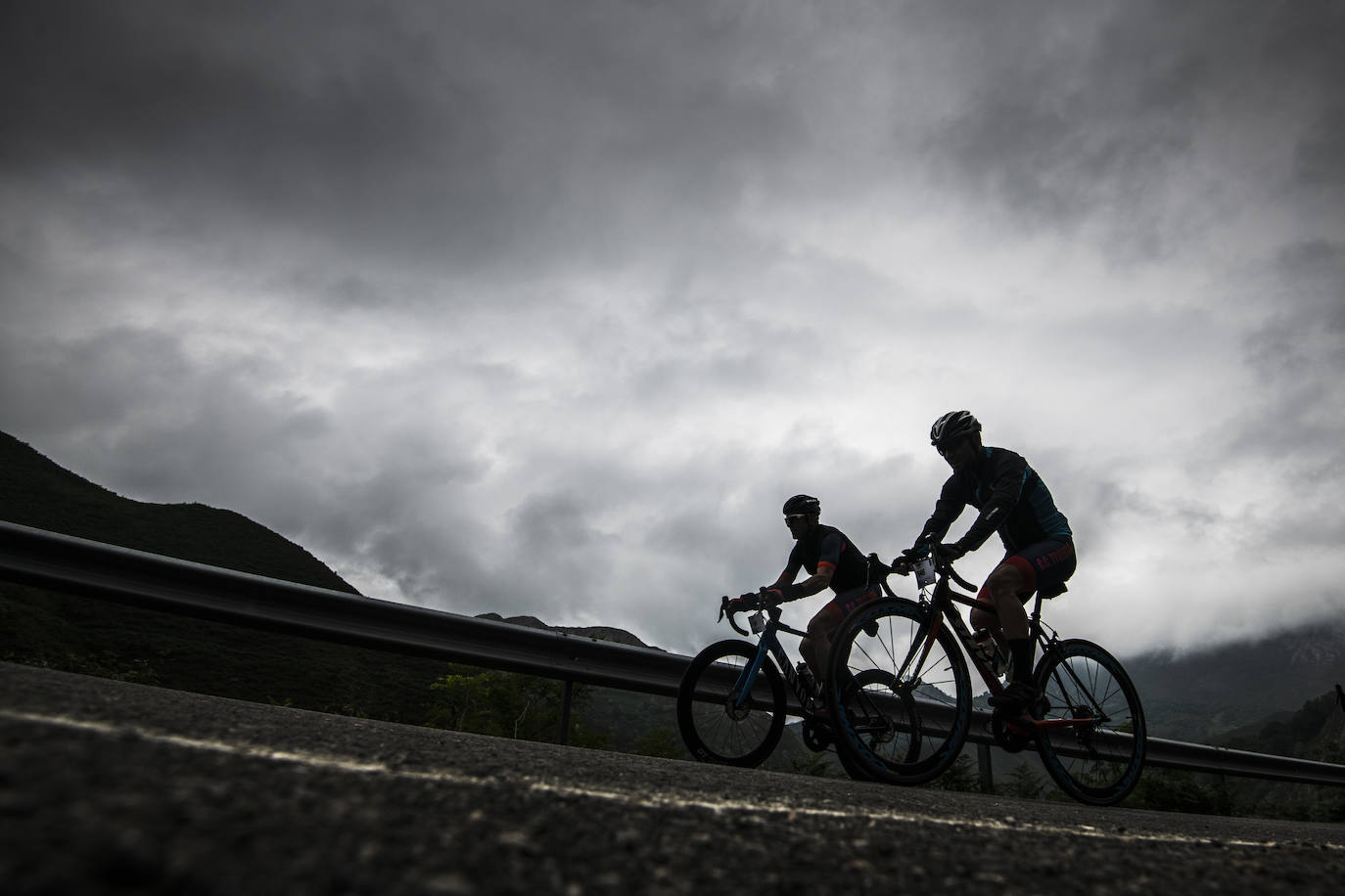 Fotos: Tres mil ciclistas en la subida de los Lagos