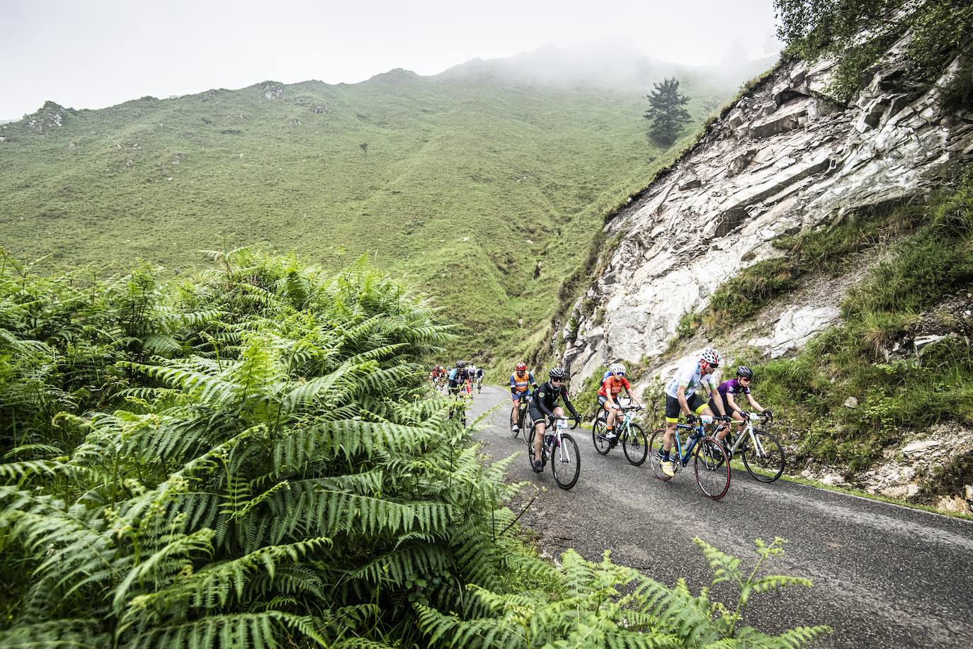 Fotos: Tres mil ciclistas en la subida de los Lagos