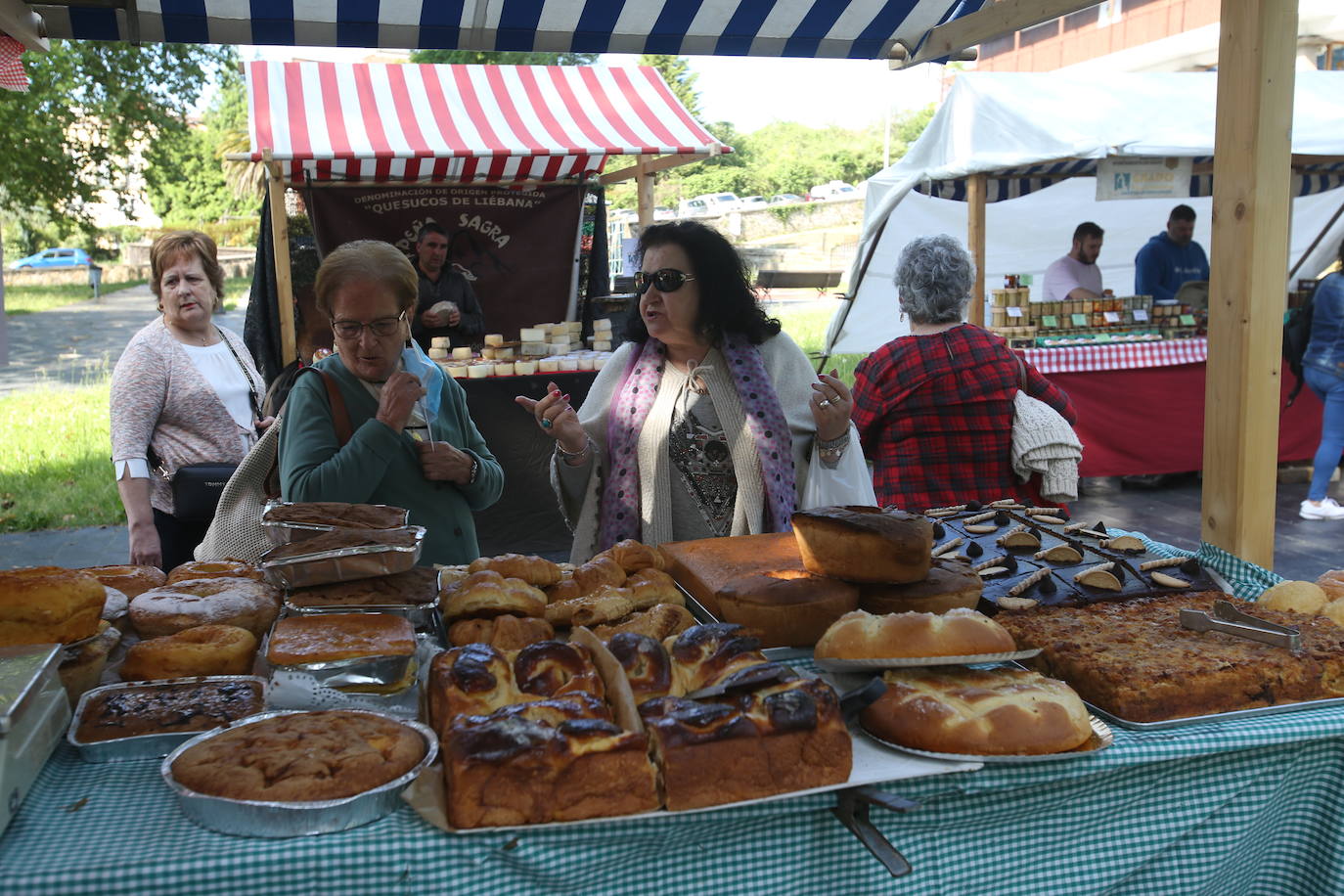 Fotos: Mercadón de Primavera por la II Flor de Grado
