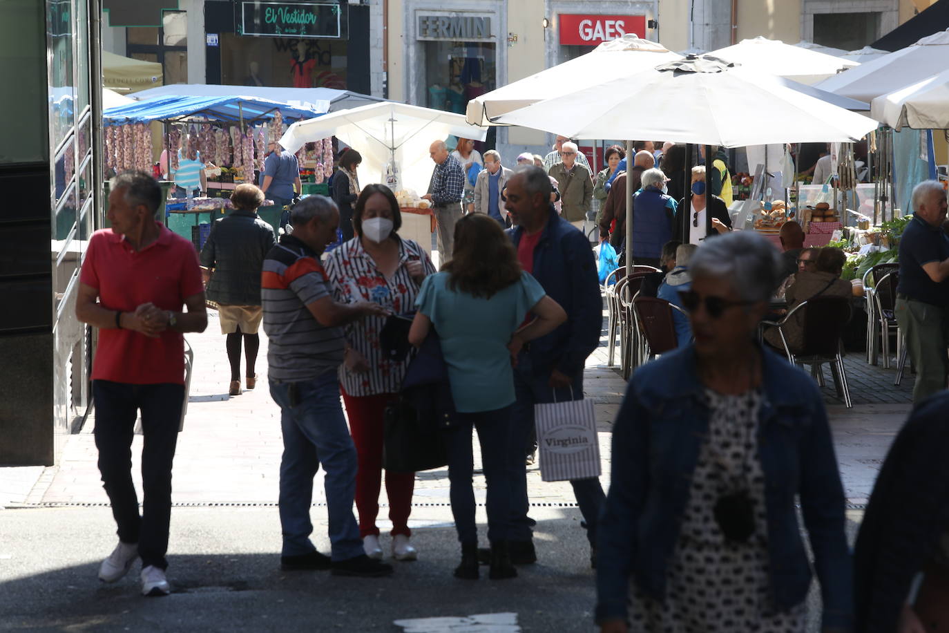 Fotos: Mercadón de Primavera por la II Flor de Grado