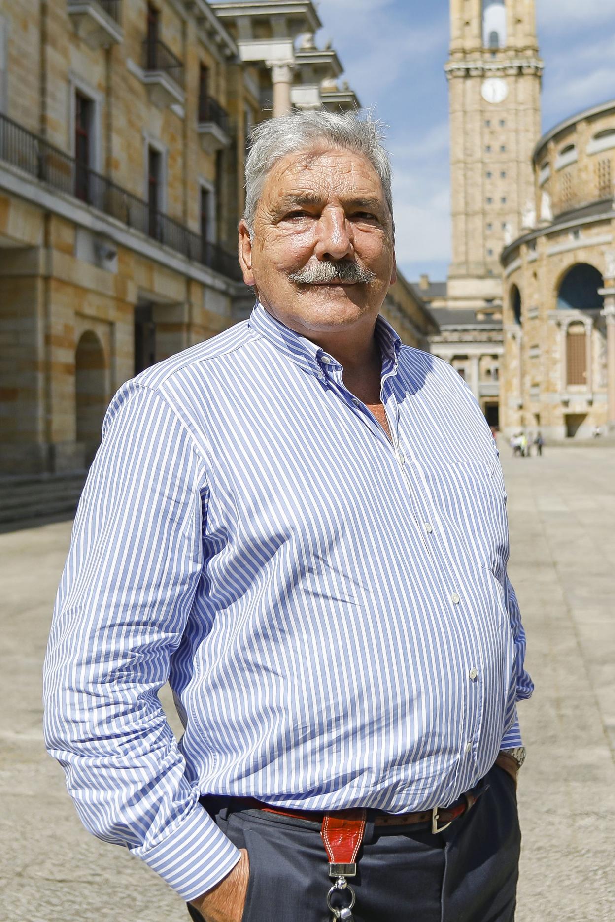 Manuel Nevares, en el patio de la Laboral. 