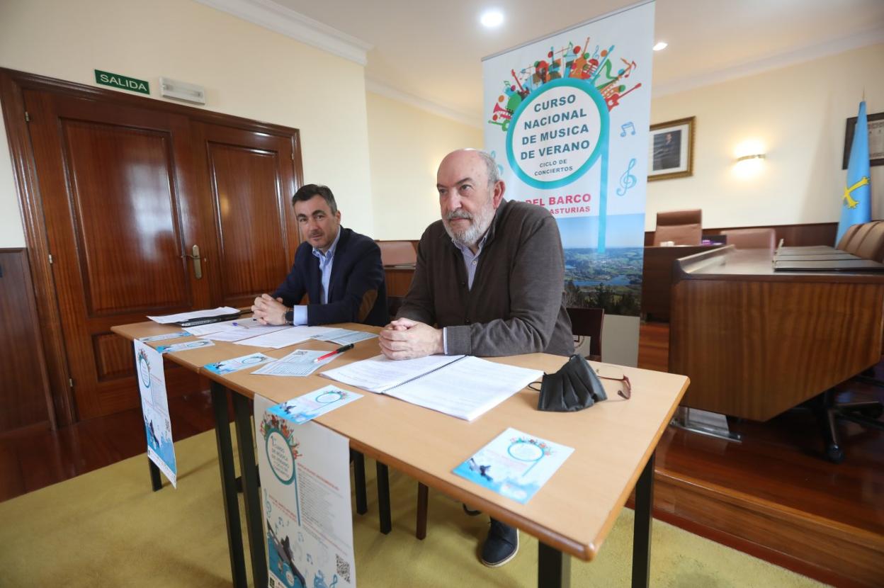 Daniel Tarrio y Jaime Menéndez, ayer en la presentación del curso en Soto del Barco. 