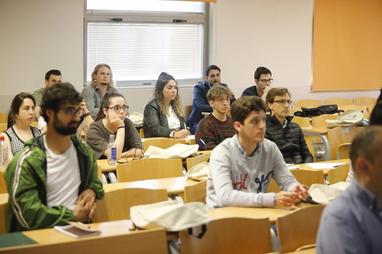 Asistentes al primer curso de energías marítimas renovables en Mieres. 