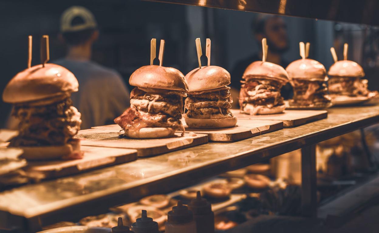 Un restaurante incorpora a su carta el sueldo de sus trabajadores
