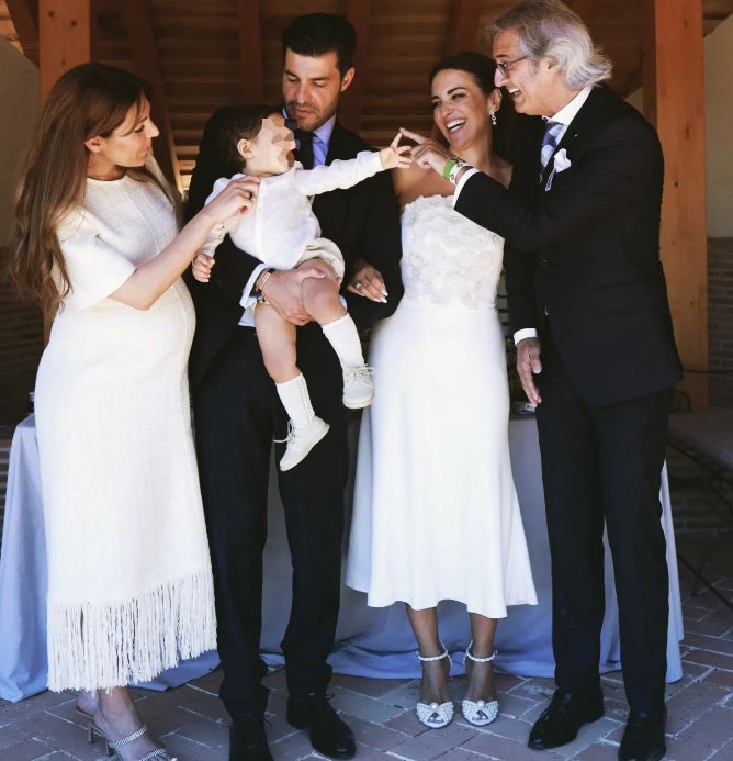 Los padrinos de Miki son Poty Castillo y Mónica Torres.