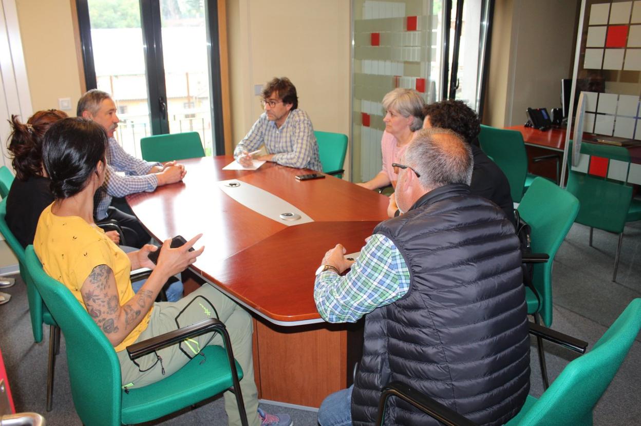 José Sánchez se reunió con José Ramón García Alba 'Pachón', Kaelia Cotera, Paloma Camino, José Antonio García y Jessica López. 