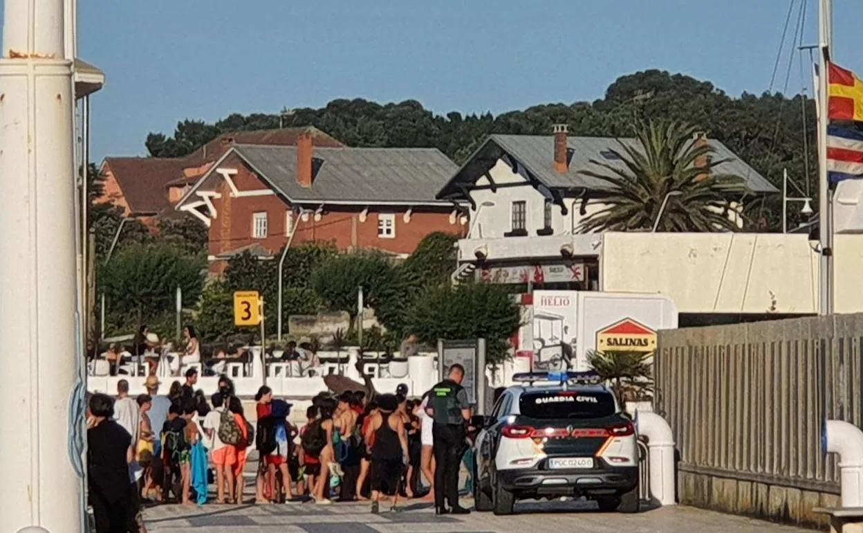 Al lugar se han desplazado efectivos de la Guardia Civil y de la Policía Local de Castrillón. 