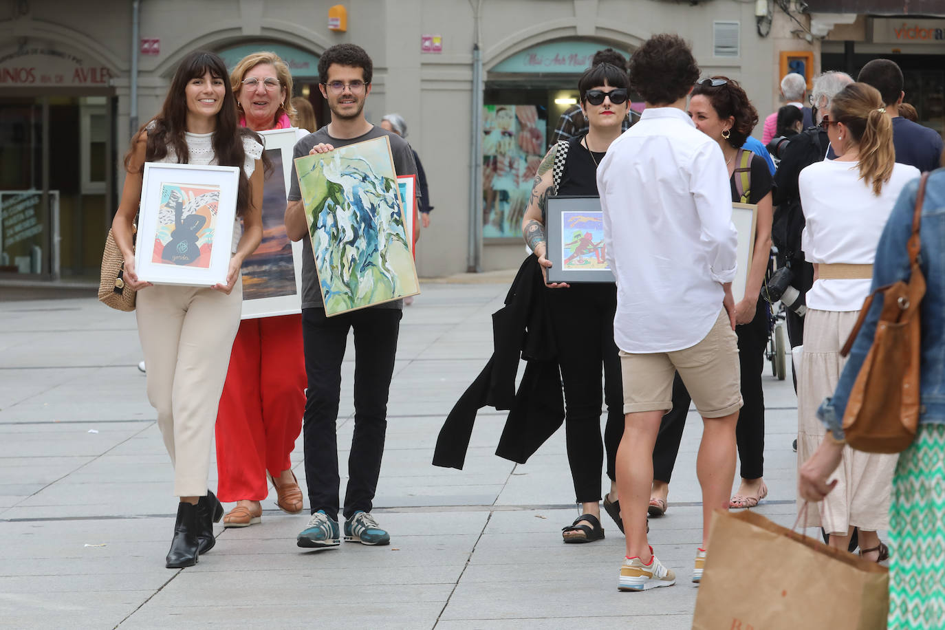 Fotos: La música y el arte atrapan las calles en la noche blanca