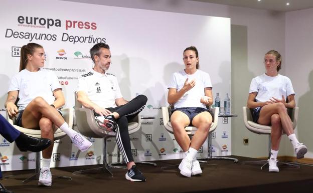 Patricia Guijarro, Jorge Vilda, Alexia Putelllas e Irene Paredes.