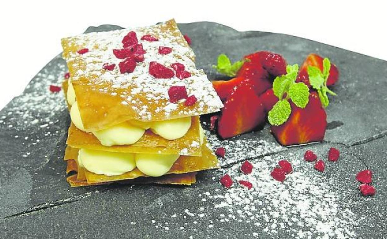 Milhojas de mascarpone de fresas y aceto balsámico