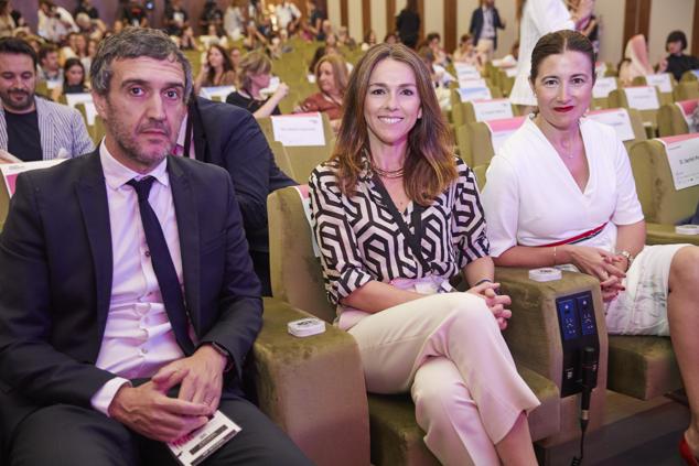 De izquierda a derecha: Fernando Belzunce Gutiérrez, Director General Editorial; Pilar Sainz Díaz, Directora General de Comunicación y Relaciones Institucionales, y Samary Fernández Feito, Directora General del Área de Lujo, Estilo de Vida y Revistas.