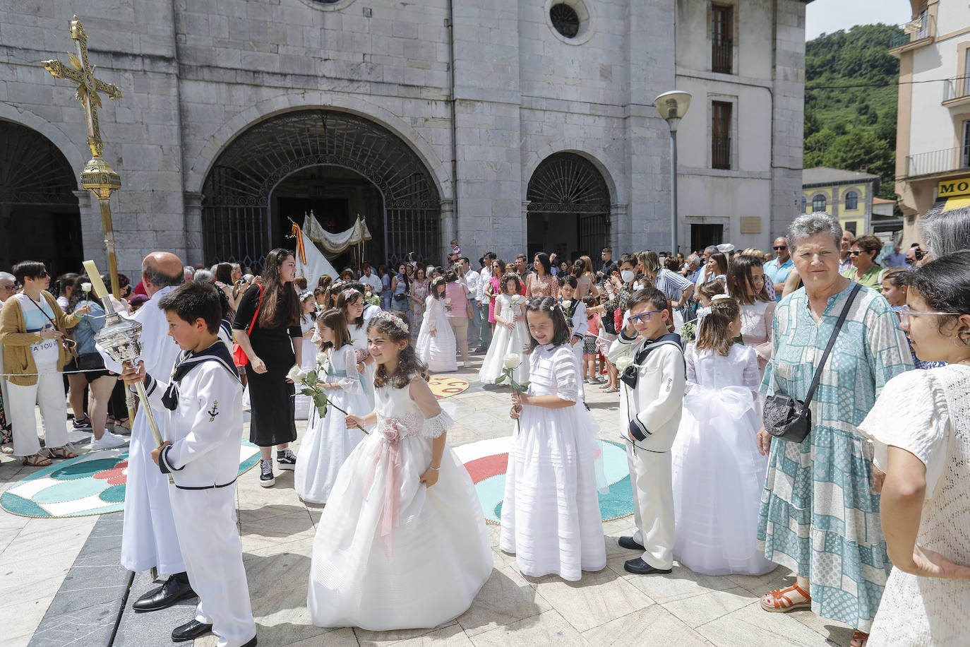 Fotos: Pravia se cubre de flores