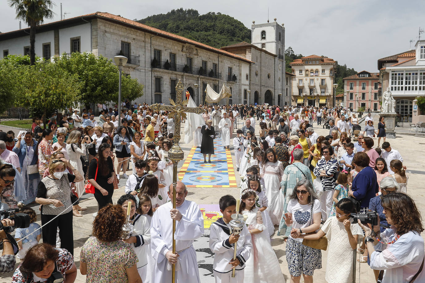 Fotos: Pravia se cubre de flores