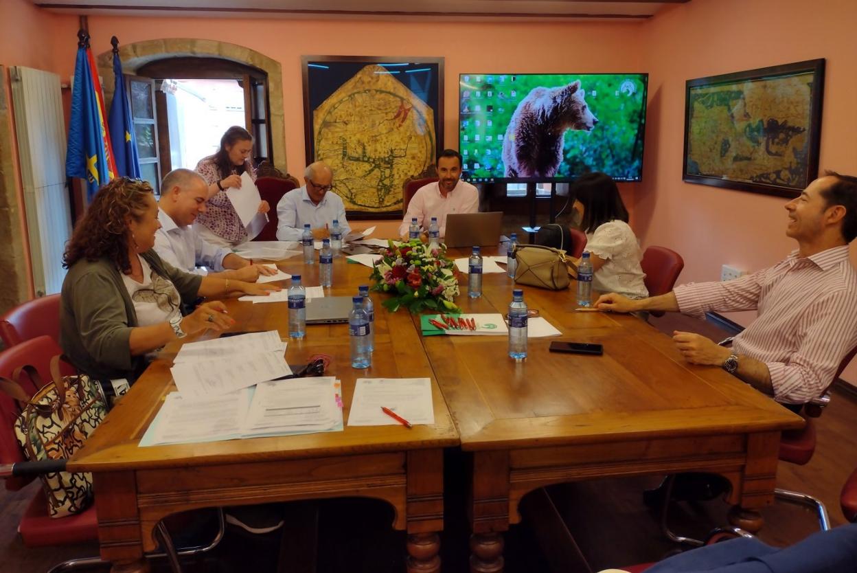 Reunión de la Fundación Oso de Asturias en Salas. 