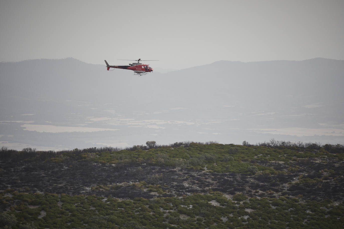 Según informó el Gobierno foral, la evolución "positiva" del incendio de la sierra de Leyre había posibilitado el jueves la retirada gradual de los efectivos desplazados por la Unidad Militar de Emergencias