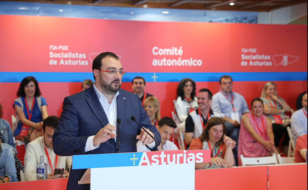 Adrián Barbón, durante la consitución del comité autonómico de la FSA en Cudillero 