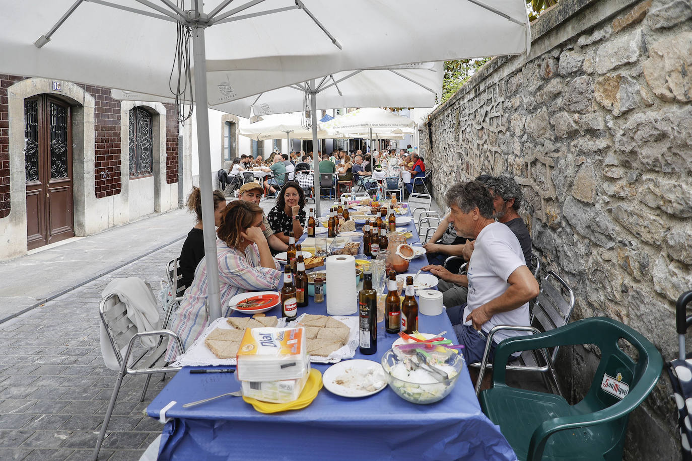 Fotos: Pravia se anima con la Comida en la Calle