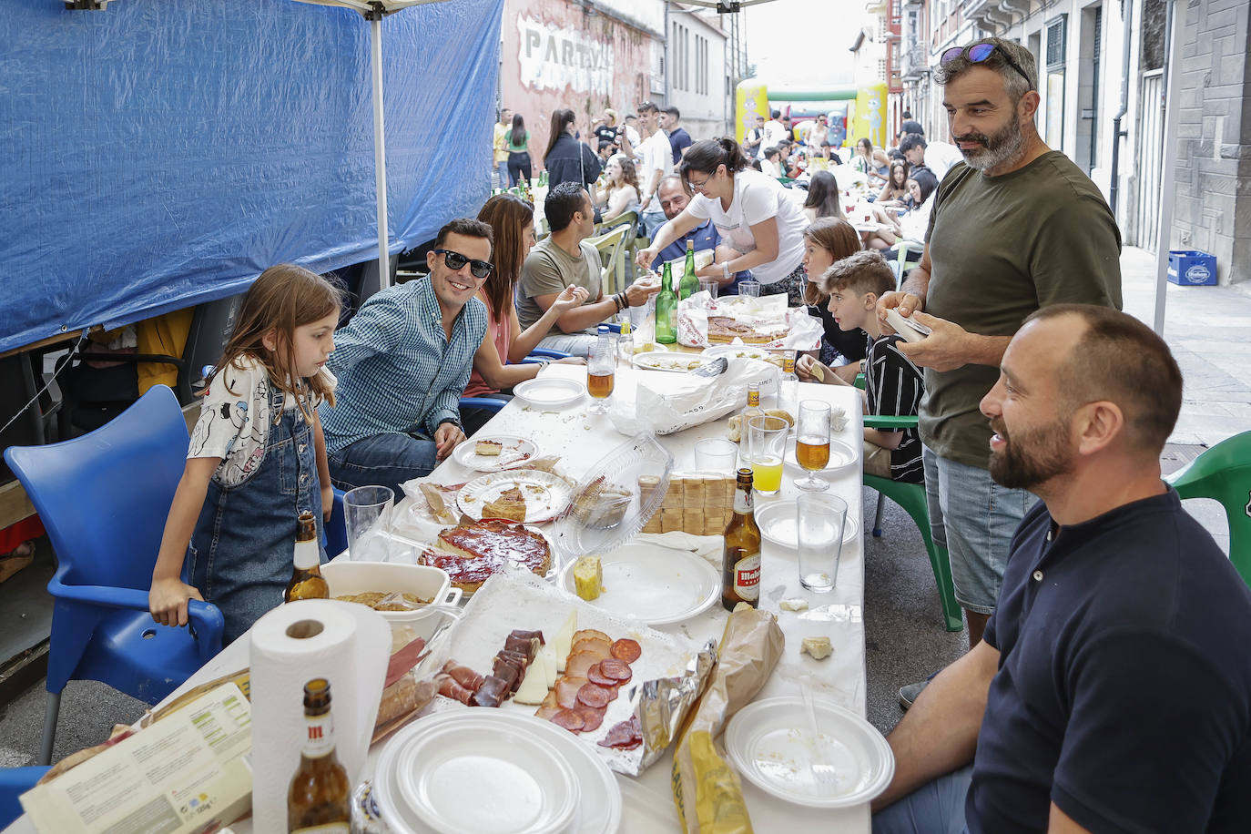 Fotos: Pravia se anima con la Comida en la Calle