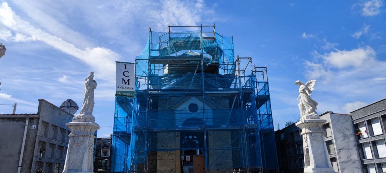 Estado actual de la capilla del cementerio de Trasona. 