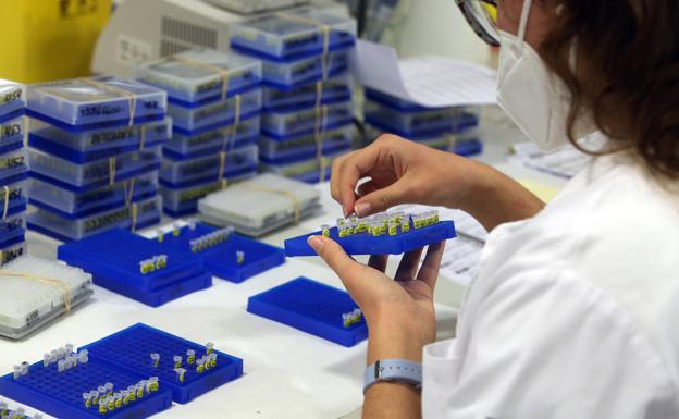 Laboratorio de Microbiología del Hospital Universitario Central de Asturias (HUCA).