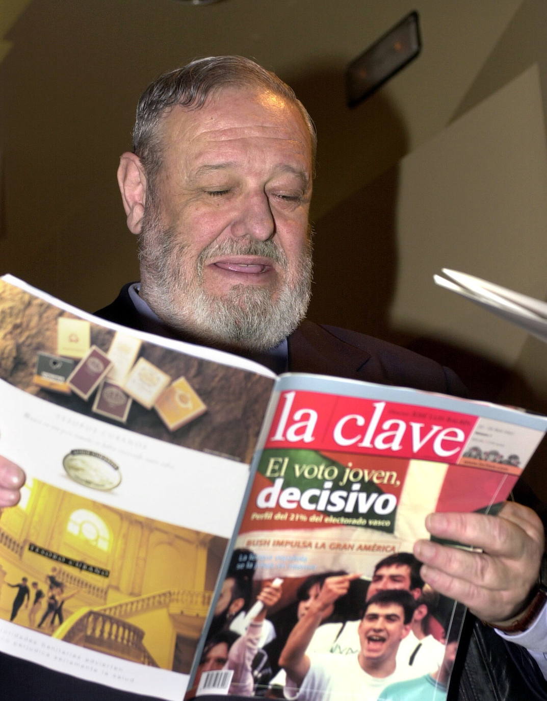 Con el primer número de la revista 'La clave', en 2011.