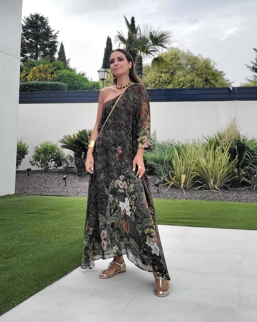 Paula Echevarría elige tejidos vaporosos para combatir las altas temperaturas.