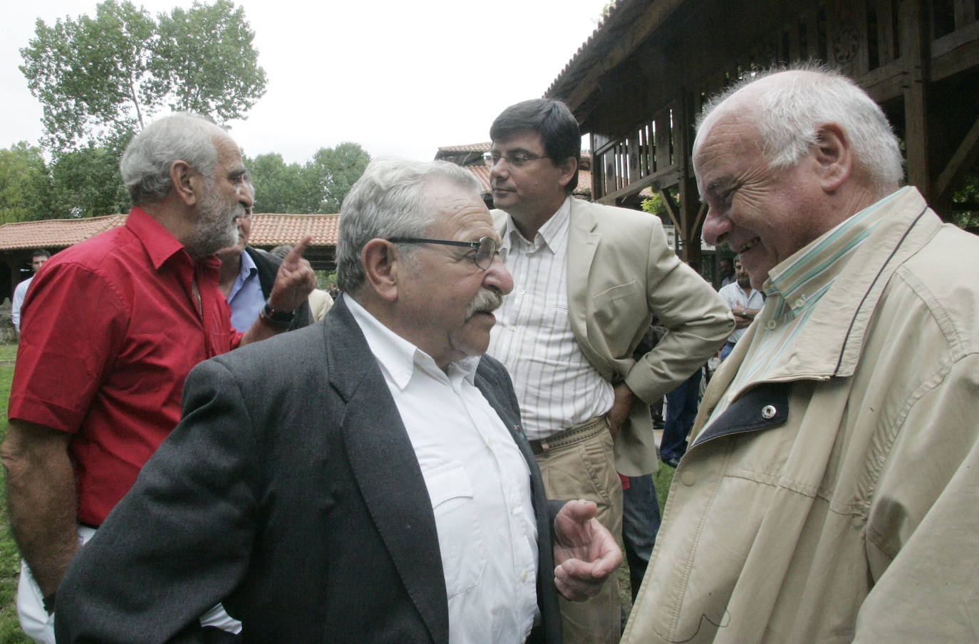 El histórico capellán del Sporting y párroco jubilado de El Coto fallece a los 85 años dejando huérfanos a un equipo, un barrio y una ciudad de su pasión futbolera, fervor religioso e infatigable sorna.