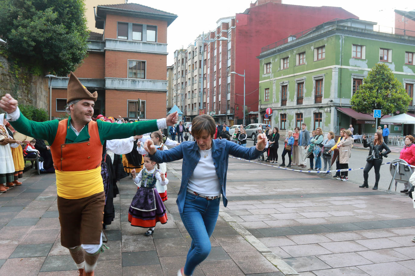 Fotos: Espectacular hoguera de San Juan en Mieres