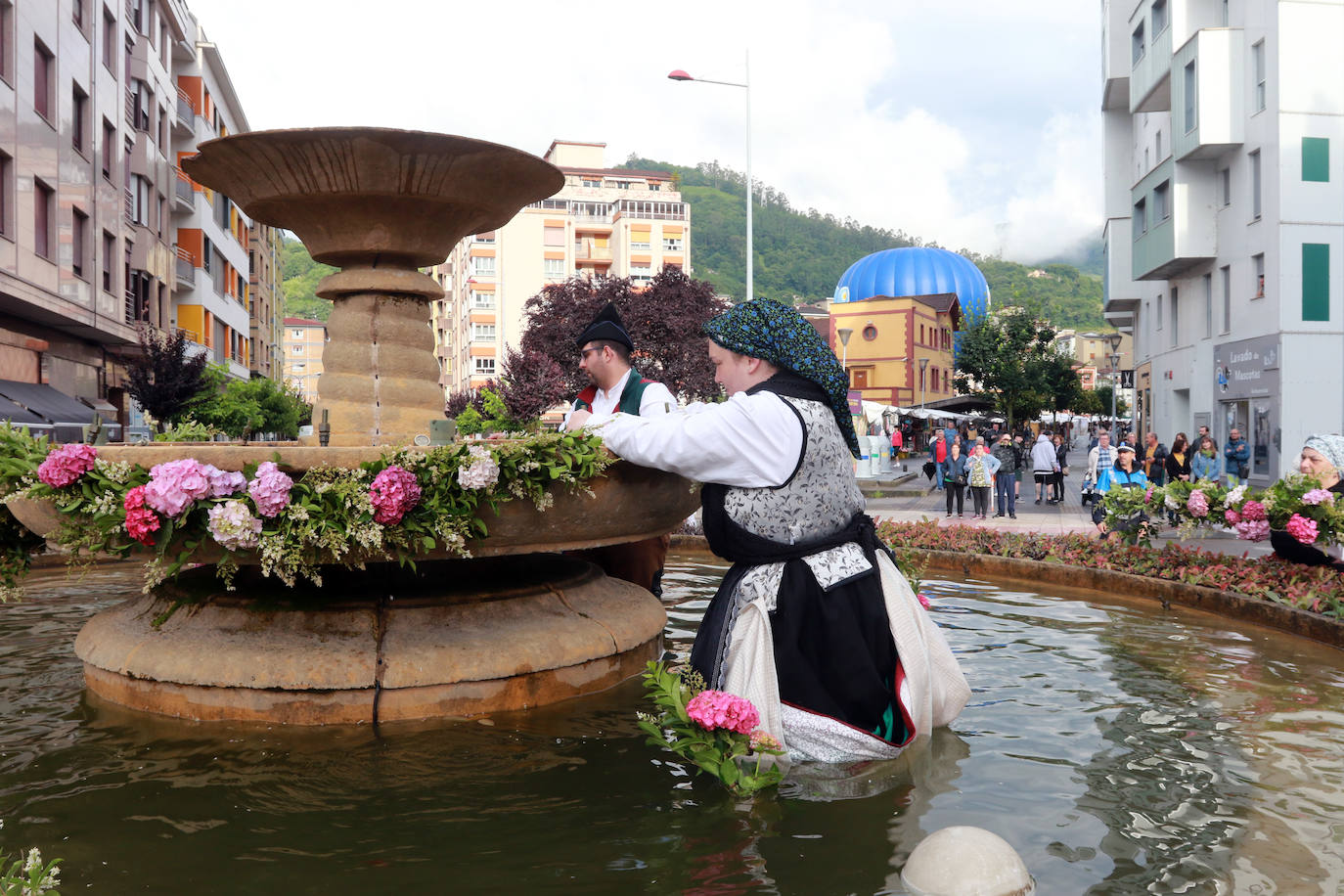 Fotos: Espectacular hoguera de San Juan en Mieres