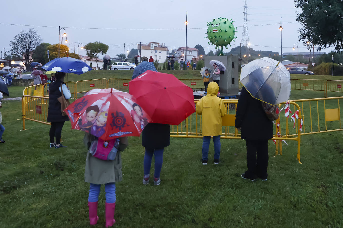 Fotos: Hoguera y fuegos infantiles en Avilés y Trasona
