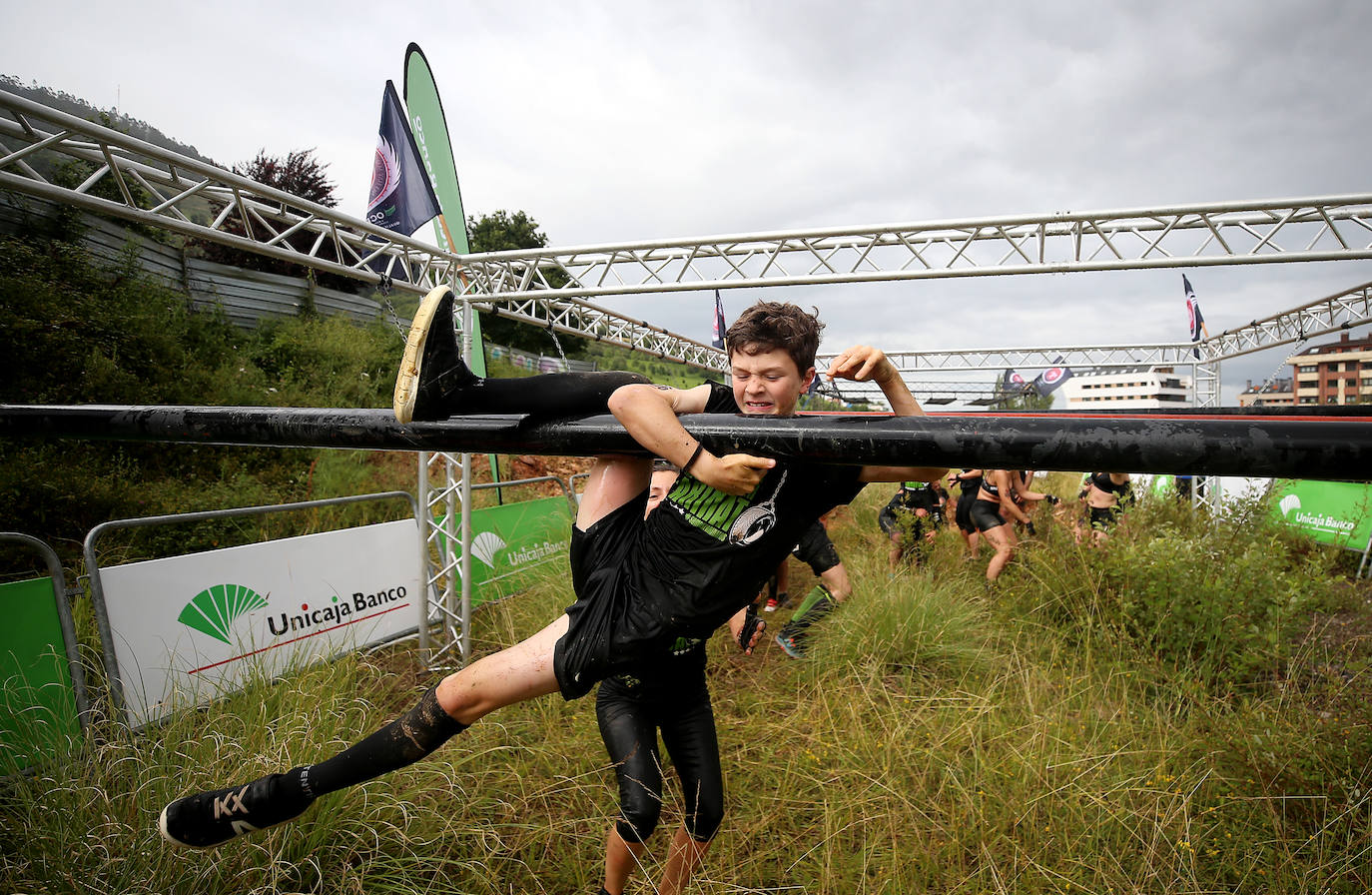 La Farinato Race ha calentado motores en el monte Naranco con una jornada dedicada a los niños y sus familias. La competición arrancó a media tarde con las pruebas para un centenar de corredores divididos en diferentes categorías. Los jóvenes (mayores de trece años), en familia, donde al menos uno de sus miembros tenía que ser mayor de edad; y el grupo de iniciación, donde no existen límites de edad y participaron para probar la experiencia.