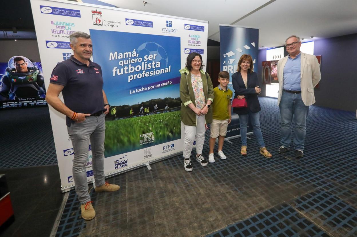 El documental se presentó en los Odeon de ParqueAstur. 