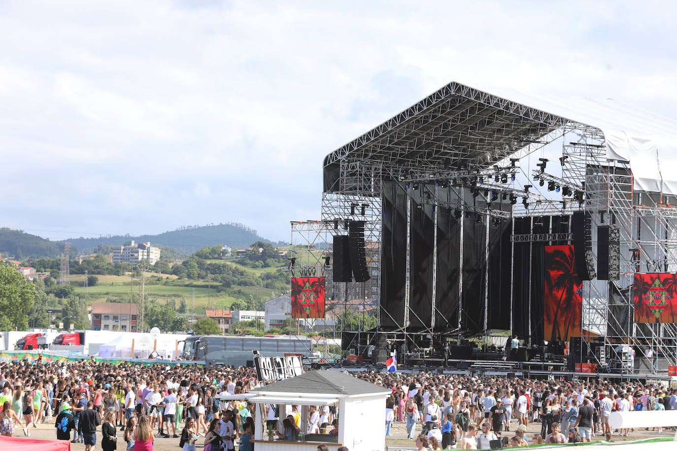 El Reggaeton Beach Festival encaró el domingo la recta final en en entorno del Niemeyer después de un exitoso sábado festivalero. El broche de oro llegó con un cartel con grandes nombres dentro de la música: Jhay Cortez, El Alfa, Justin Quiles, Nio García, Ñengo Flow, Mora, Juan Magán, Álvaro Díaz, Atomic, Aina Da Silva, Víctor Magan, Cosmik y Sak Luke. 