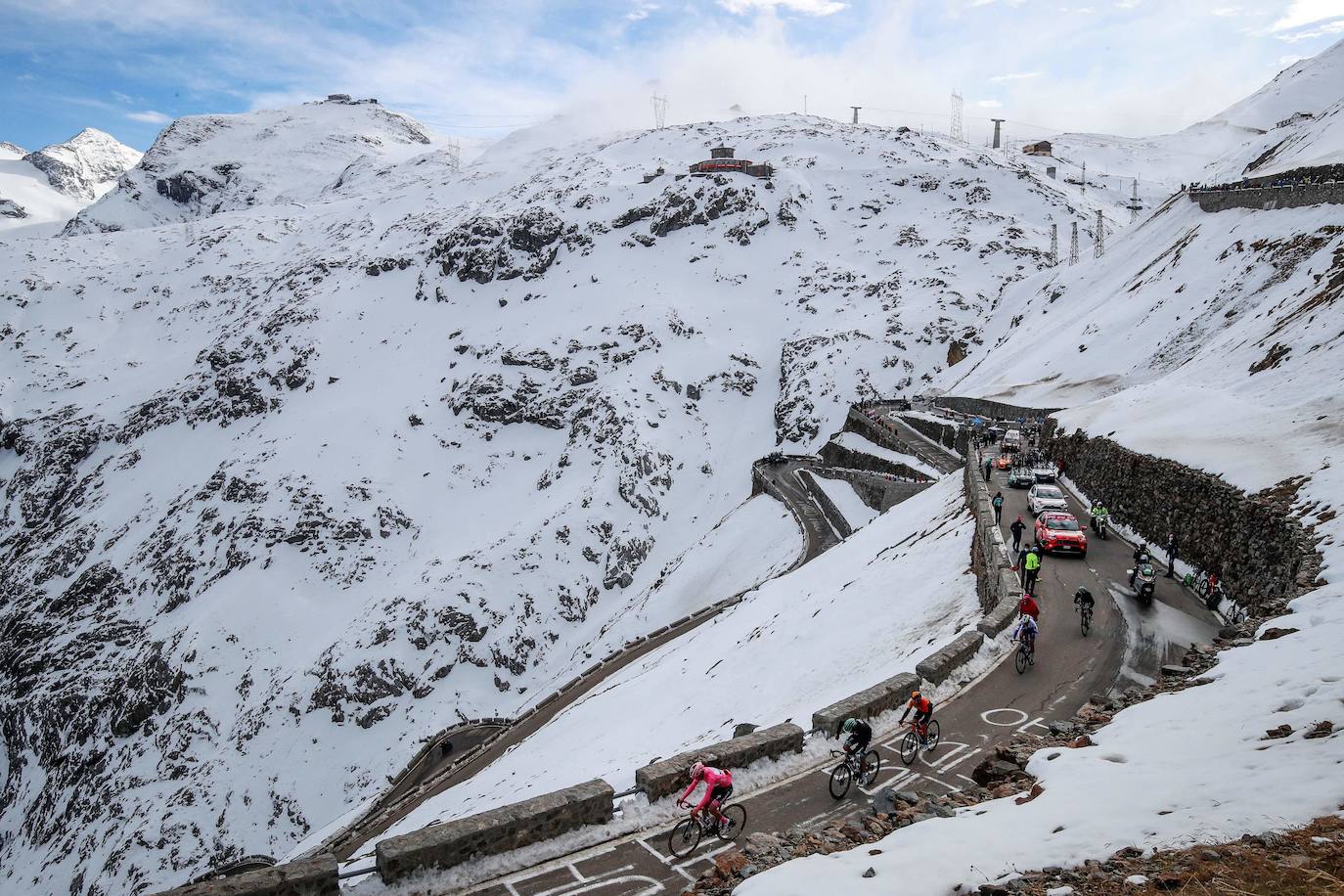 Passo dello Stelvio (Italia) 2758 metros.