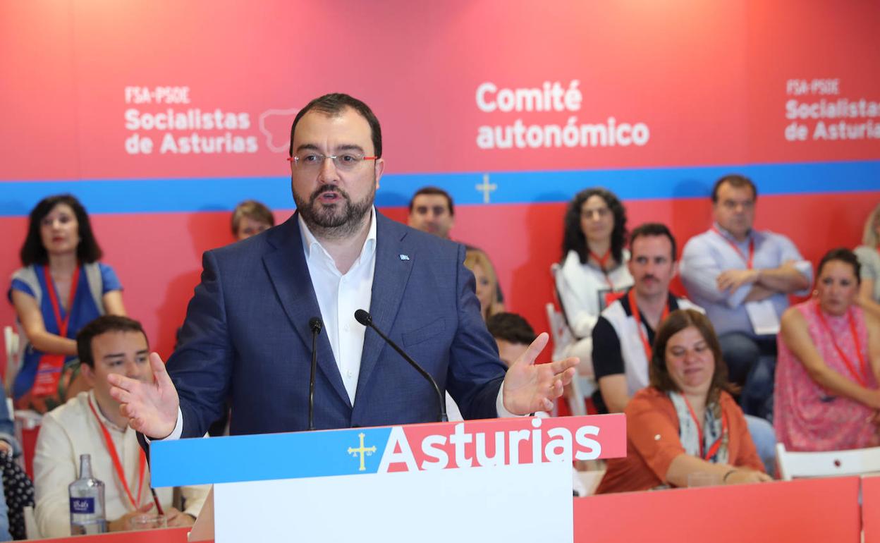 Adrián Barbón en una reunión del comité autonómico de la FSA-PSOE