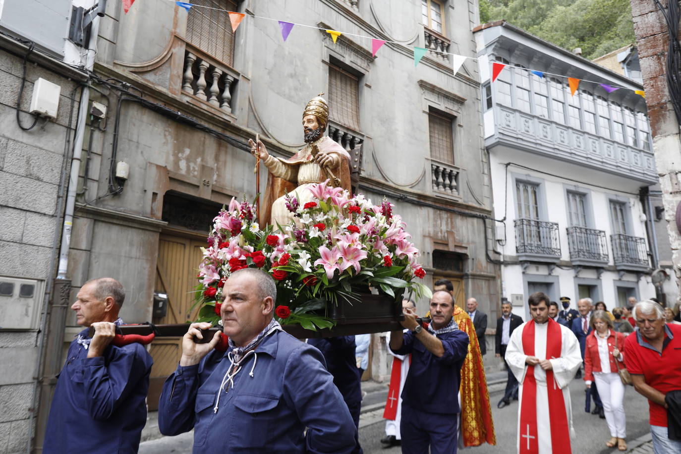 Fotos: Cudillero, abarrotado de nuevo por l&#039;Amuravela