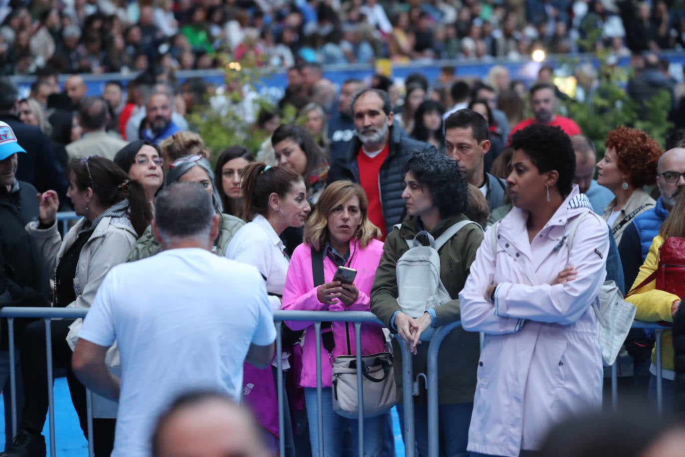 El estadio Carlos Tartiere acoge uno de los conciertos más importantes de esta temporada, el del puertorriqueño Marc Anthony, enmarcado en su gira 'Pa' lla voy'. El rey de la salsa reunió a más de 15.000 personas en la capital asturiana para disfrutar al ritmo de sus míticas canciones de esta actuación en directo. 