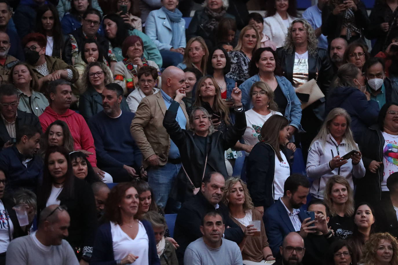 El estadio Carlos Tartiere acoge uno de los conciertos más importantes de esta temporada, el del puertorriqueño Marc Anthony, enmarcado en su gira 'Pa' lla voy'. El rey de la salsa reunió a más de 15.000 personas en la capital asturiana para disfrutar al ritmo de sus míticas canciones de esta actuación en directo. 