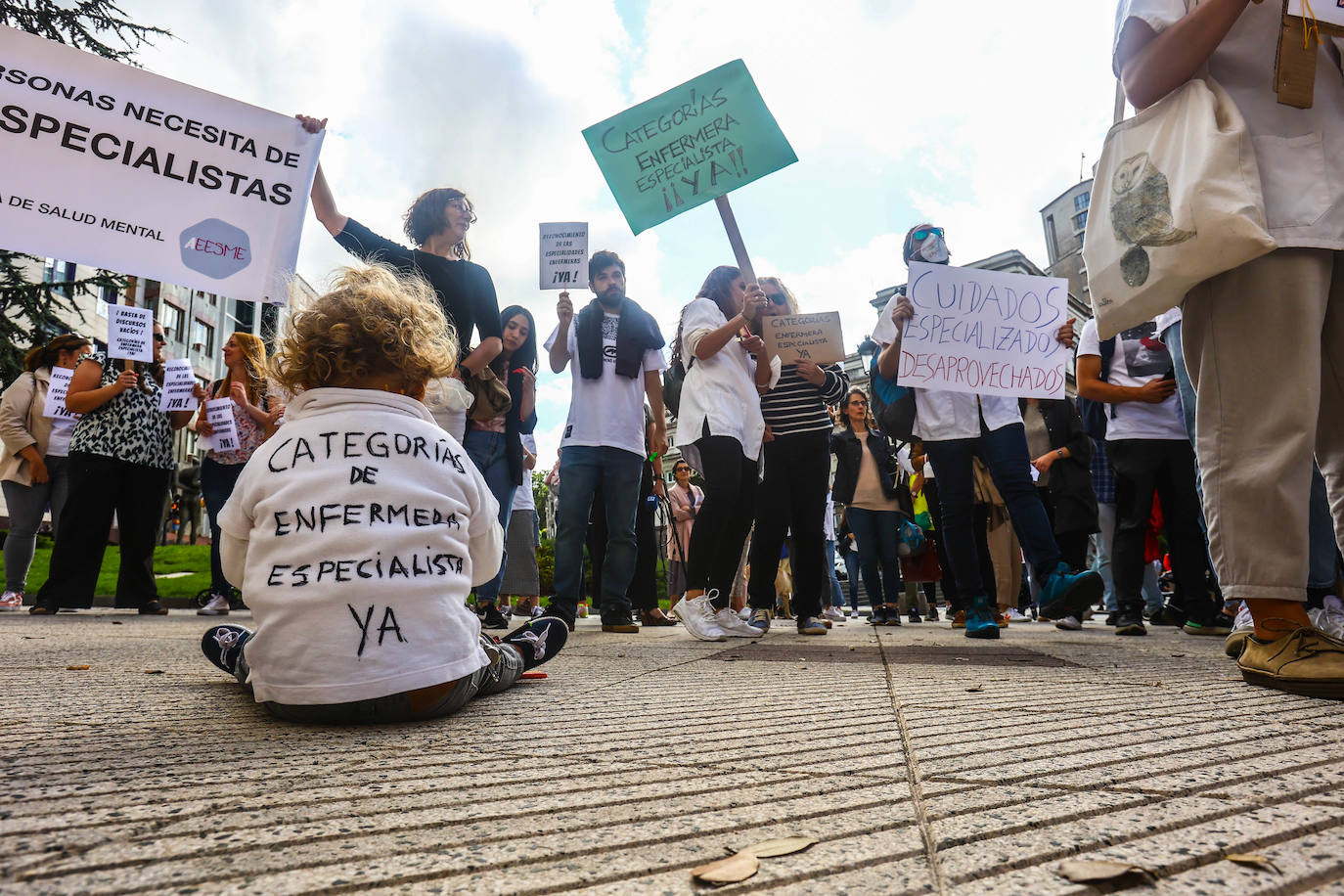 Fotos: Las enfermeras reclaman en Oviedo el reconocimiento de sus especialidades