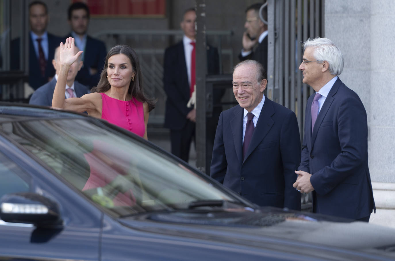 Doña Letizia ha sido la anfitriona de la comitiva oficial de los mandatarios europeos en su visita a Madrid. La agenda incluyó el recibimiento en Zarzuela a Jill Biden, la cena de gala en el Palacio Real, una visita al Palacio Real de San Ildefonso, al museo Reina Sofía y por último al Teatro Real donde disfrutaron del ensayo de la ópera Nabucco.