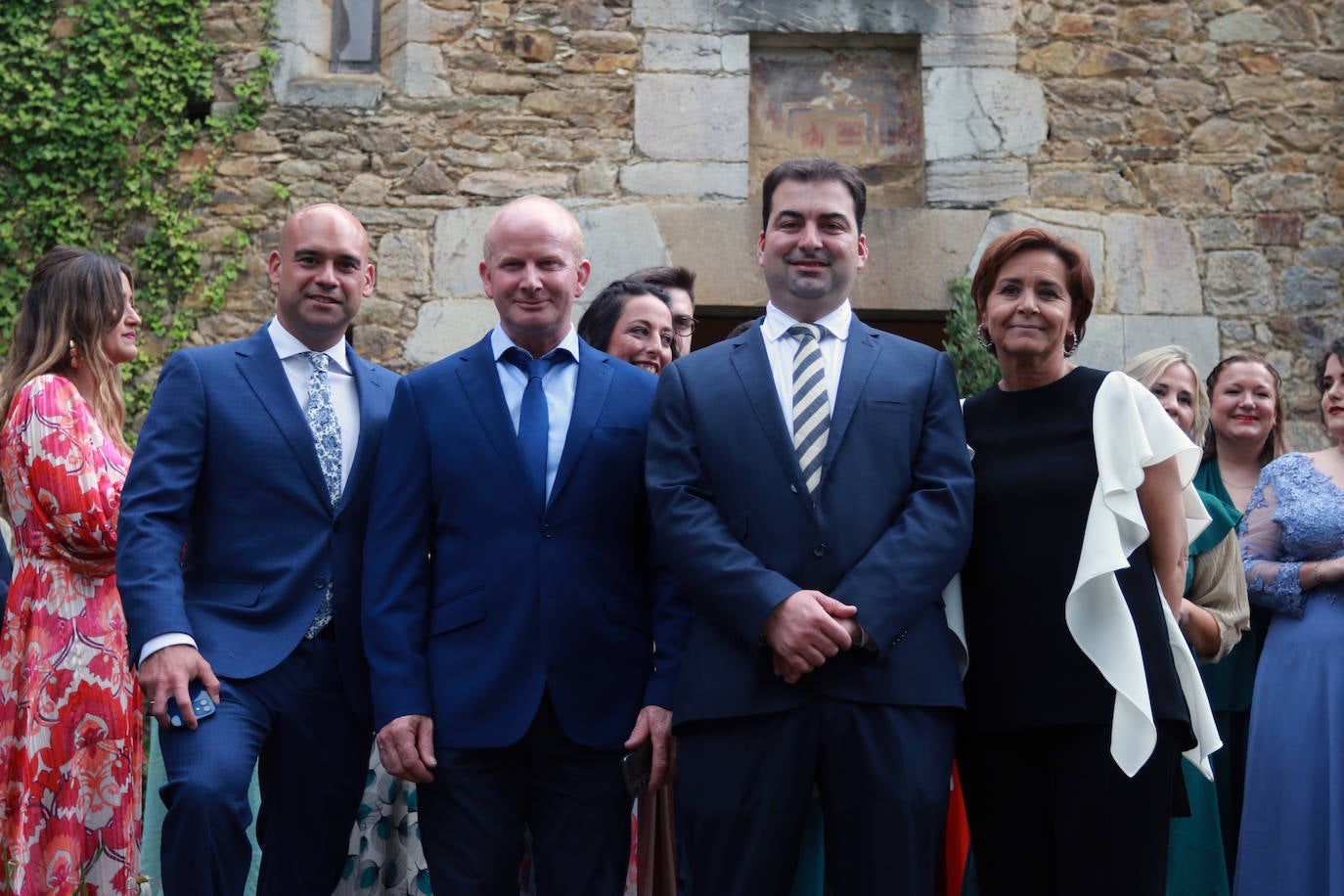 El portavoz y secretario general de Foro en Asturias y la valenciana Silvia Rodríguez se casaron este sábado en el Palacio Conde de Toreno, en Malleza