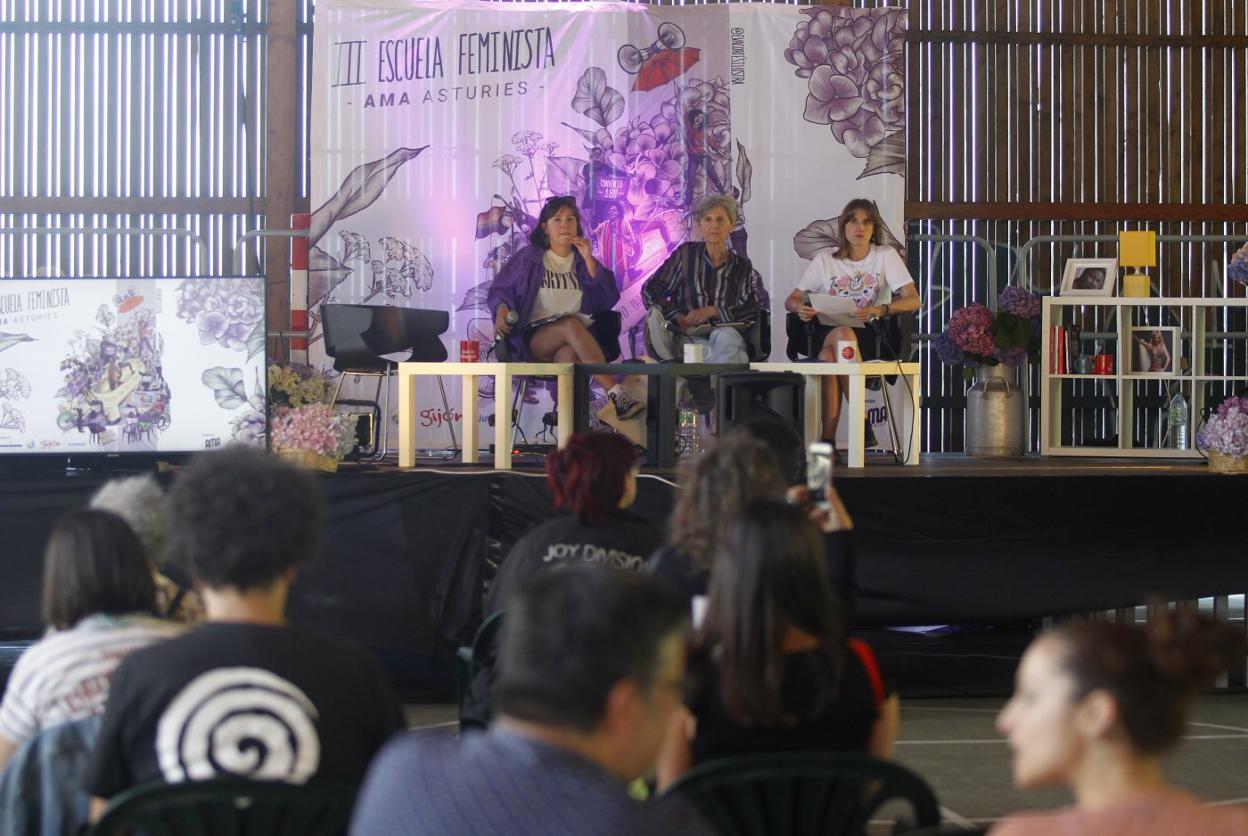 Participantes en la inauguración, en la pista cubierta de Cimavilla. 