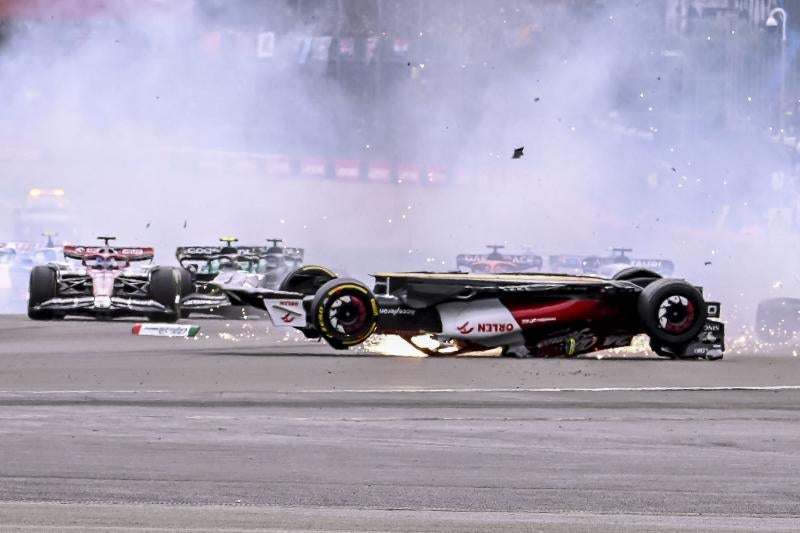 Fotos: Las imágenes del terrible accidente de Zhou en Silverstone