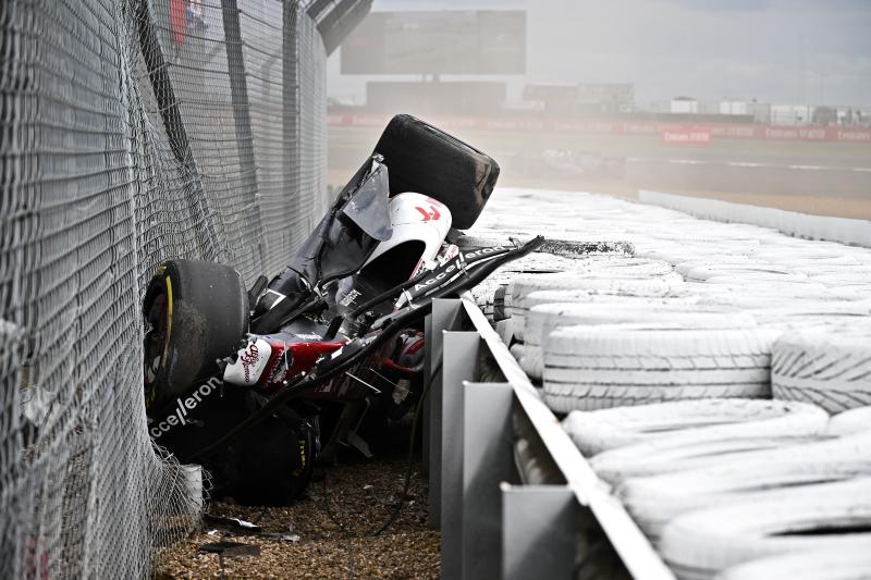 Fotos: Las imágenes del terrible accidente de Zhou en Silverstone