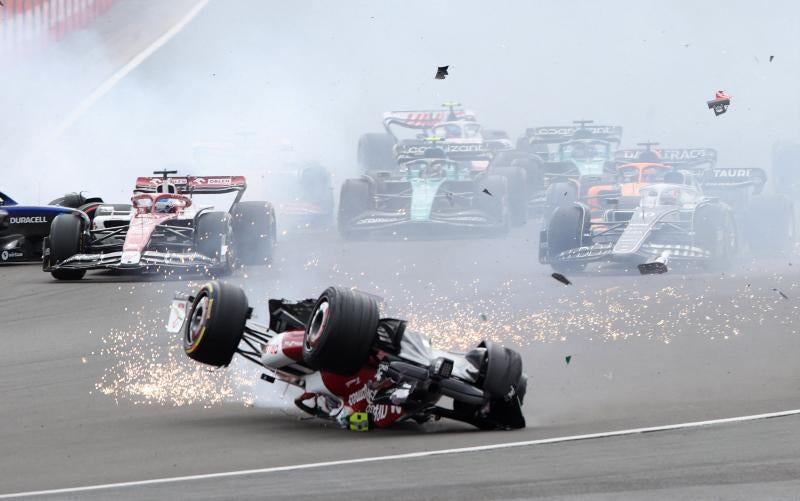 Fotos: Las imágenes del terrible accidente de Zhou en Silverstone