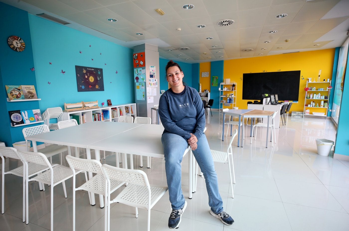 Marta Sánchez, en su local, en plena rotonda de Las Campas.