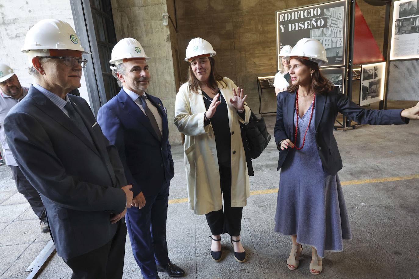 Fotos: La Central Hidroeléctrica de Proaza se abre a los becados de EdP