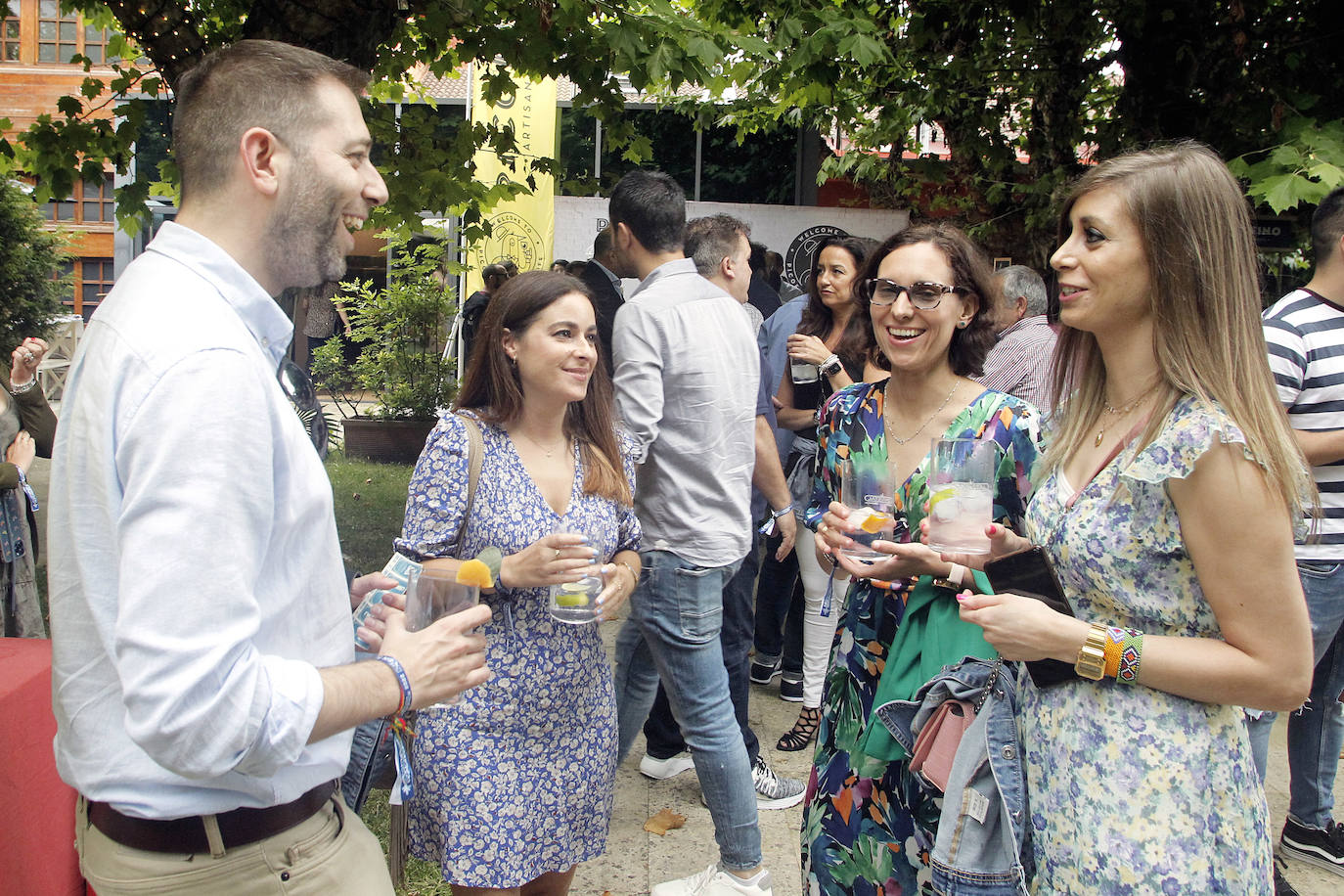 Fotos: Tragos de colores en Gin Planet y fiestas en Las Delicias de Somió