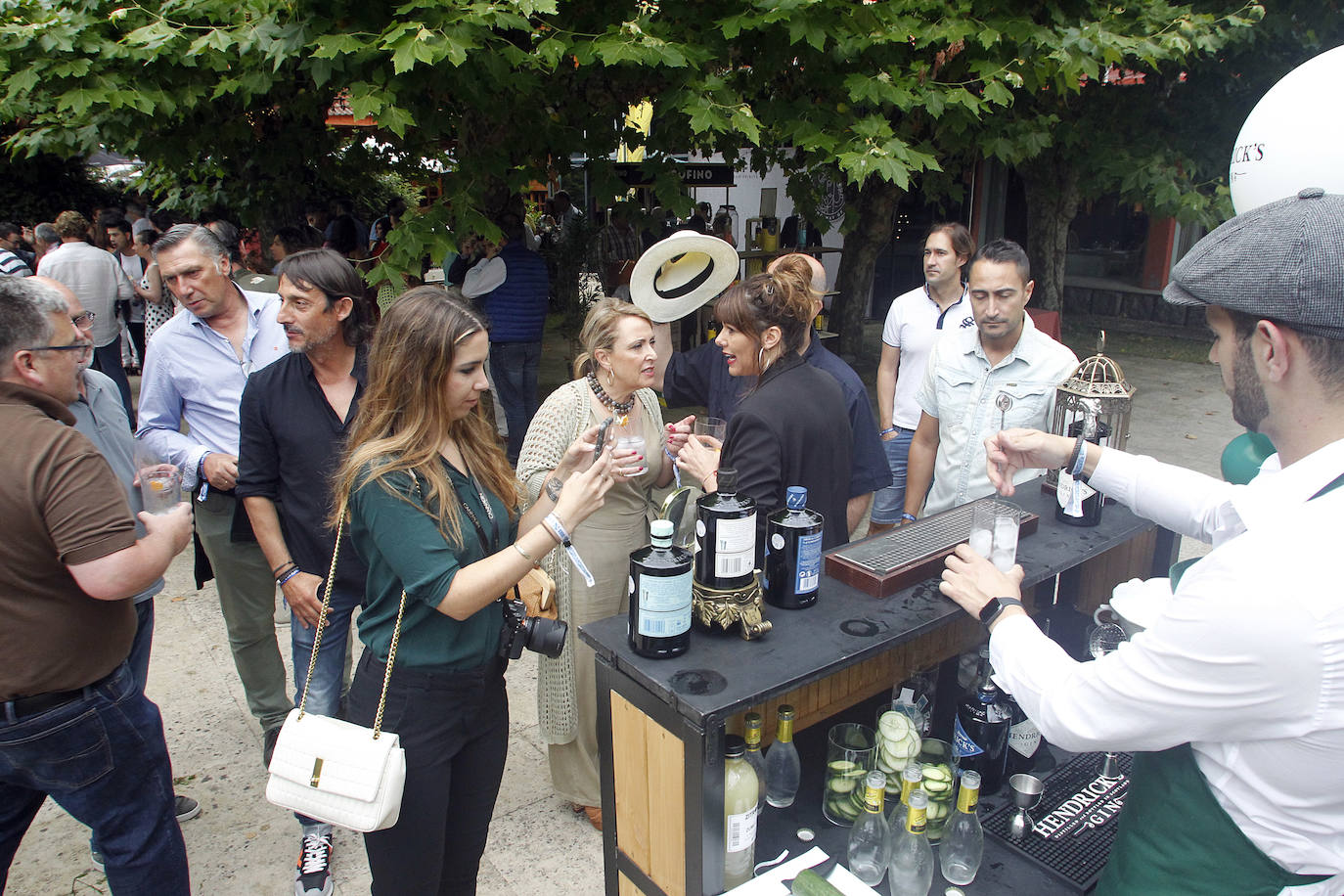 Fotos: Tragos de colores en Gin Planet y fiestas en Las Delicias de Somió