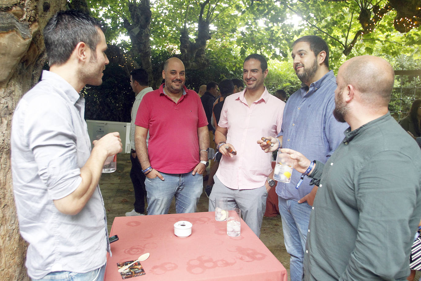 Fotos: Tragos de colores en Gin Planet y fiestas en Las Delicias de Somió